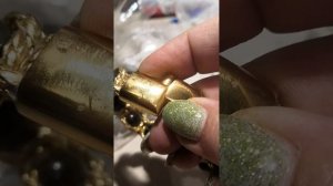 Как открыть замок на браслете?