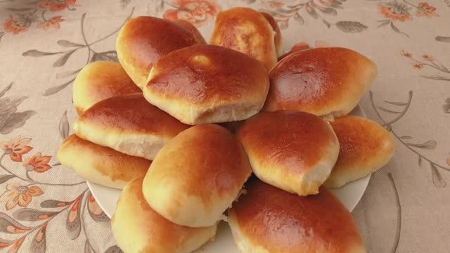 ПИРОЖКИ С КАПУСТОЙ и дрожжевое тесто. Вкусный классический рецепт!