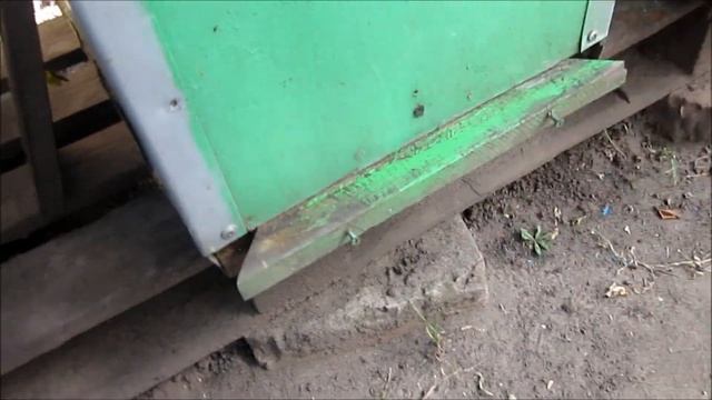 Клещ понемногу осыпается. смотреть онлайн