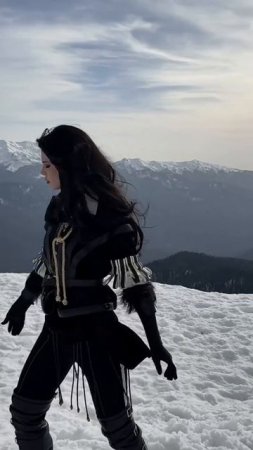 Йенифер где-то в горах Cosplay