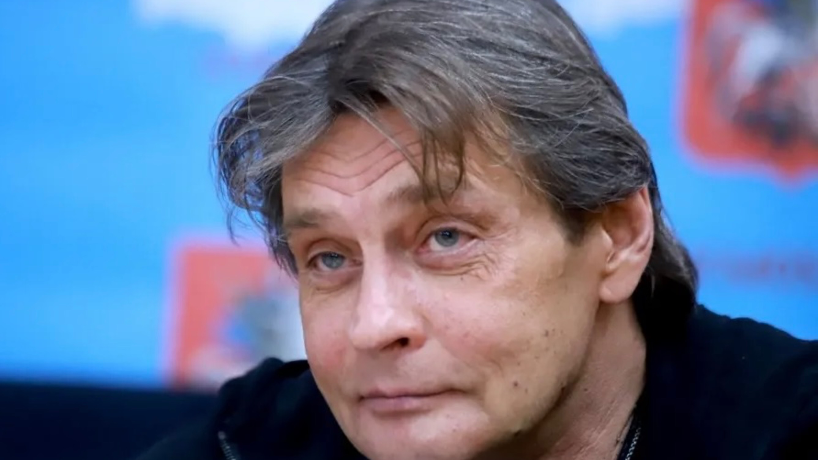 Романс «Дорогой длинною».Александр Домогаров. Фрагмент концерта- "На родине и на чужбине" 2019 год