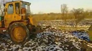 Трактор т 16 с навеской буксируем бочку