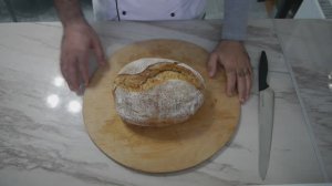 Пшеничный хлеб на полностью ржаной закваске.