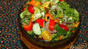 Овощной салат с моцареллой в шариках