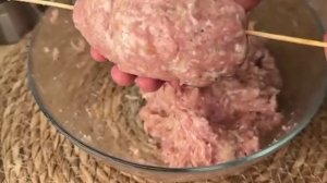 Если у вас есть 1 кг мясного фарша и 10 минут свободного времени, то этот рецепт для вас!