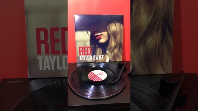 Taylor Swift - Holy Ground (vinyl ) смотреть онлайн