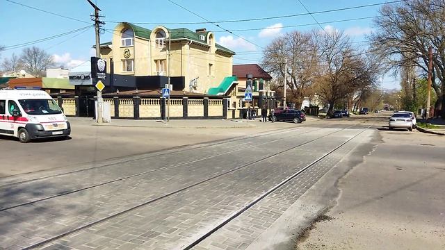 Новенький трамвайный переезд в центре Николаева. Перекресток Сенной и Московской смотреть онлайн