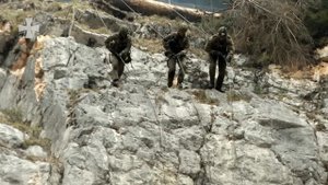 Gebirgsjäger der Bundeswehr greifen an