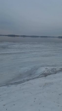 Волга в начале марта.
