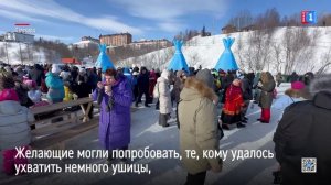 Фестиваль ухи в Салехарде на Дне оленевода собрал много любителей покушать вкусного супчика