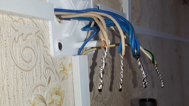 как паять провода