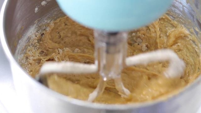 Perfectly Soft and Moist Banana Bread | BEST EVER Banana Bread смотреть онлайн