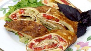 Японский омлет с кунжутом, перцем, помидорами и сыром