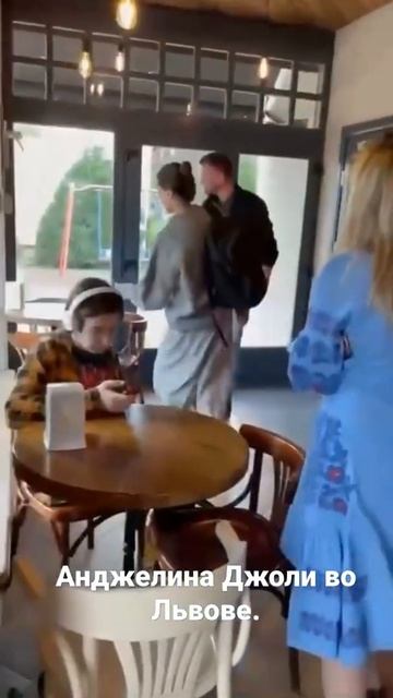 Анджелина Джоли прибыла на Украину. Сейчас она во Львове. смотреть онлайн