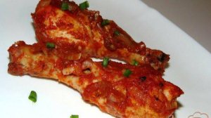 Запеченное маринованное мясо птицы в томатном соке