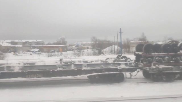 Отправление со станции Микунь из окна скорого поезда №118Я С.Петербург - Лабытнанги #изокнапоезда смотреть онлайн