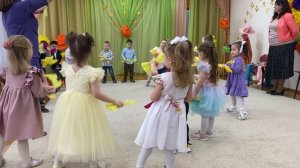 Шур-шур- фантиком шуршу