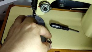 Ремонт регулятора натяжения нити в швейной машинки Чайка 132м