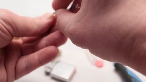 Бензиновая зажигалка.  Как поменять кремень.