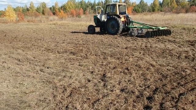 Дискую на Экскаваторе ЮМЗ -6. смотреть онлайн