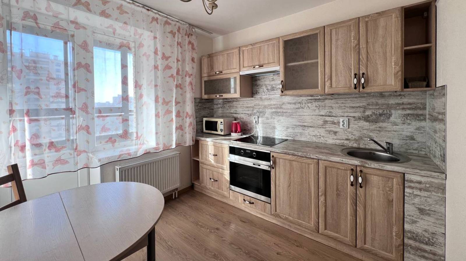 Сдаётся уютная, просторная и стильная квартира для комфортного проживания! смотреть онлайн