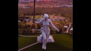 Родина-мать зовёт! Скульптура, Героям Сталинградской битвы на Мамаевом кургане в Волгограде.