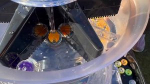 Водная гонка с шариками ♪ Прозрачная дорожка для скольжения разноцветных шариков. Лучшее ASMR