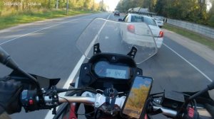 Мотоциклист отстал от группы, но догнал своих