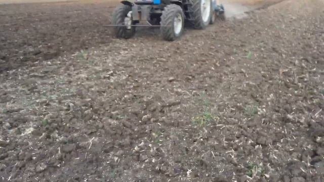 МТЗ 892 с глубокорыхлителем.