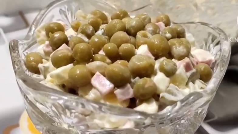 Салат Оливье классический - простой и вкусный рецепт на каждый день из доступных продуктов