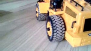 Игрушечный экскаватор видео для детей про экскаватор