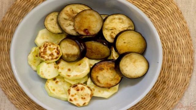 Овощи, запечённые с моцарелло