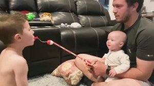 Видео семейного веселья. Смешные моменты малыша - A Family Fun Video. Baby's Funny Moments