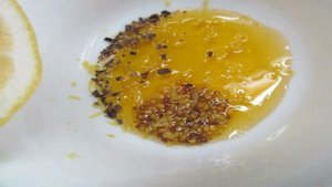 Салат из клубники с перловкой