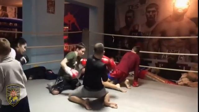 Макеевка. Тренировка по кикбоксингу (февраль 2019) смотреть онлайн
