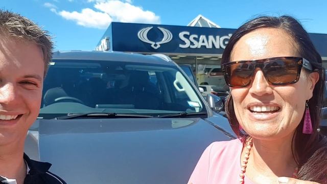 Laurissa is very happy picking up her new LDV D90, with Karl Hayler #ldvsfinest смотреть онлайн