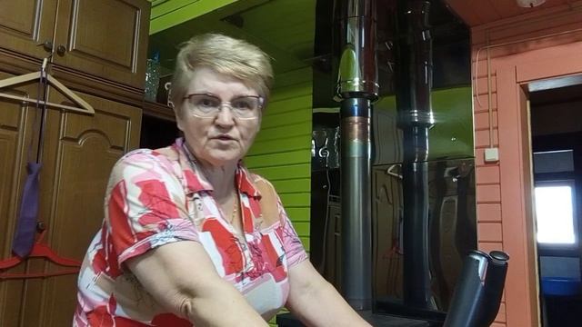 На тренажёре/разговор про кота и правильное питание