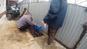 Подготовка к установке и заливка фундамента для откатных ворот.