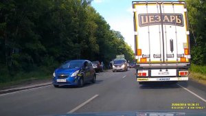 Вот как бывает при обгоне на малом бетонном кольце...