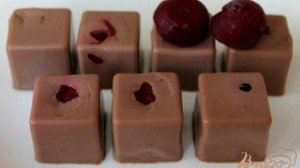 Шоколадное желе с вишней