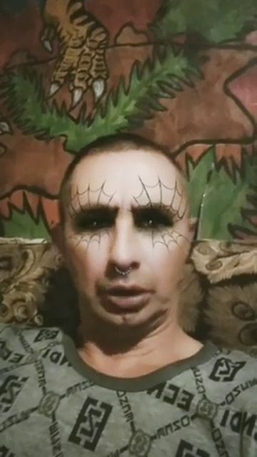 Готическое украшение лица