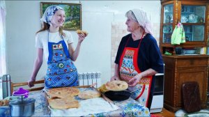 БАБУШКА НАПЕКЛА ПИРОГОВ ｜ ЧИСТИМ ОГРАДУ И ПОМОЩЬ СОСЕДУ