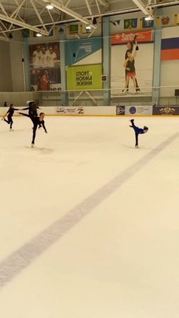 Вика ФРОЛИНА6 лет и Софья Ковалева как делать ласточку синхронно   #figureskating #фигурное катание