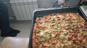 Накормила и с собой дала.