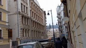 Арбат. Плотников переулок удивил....