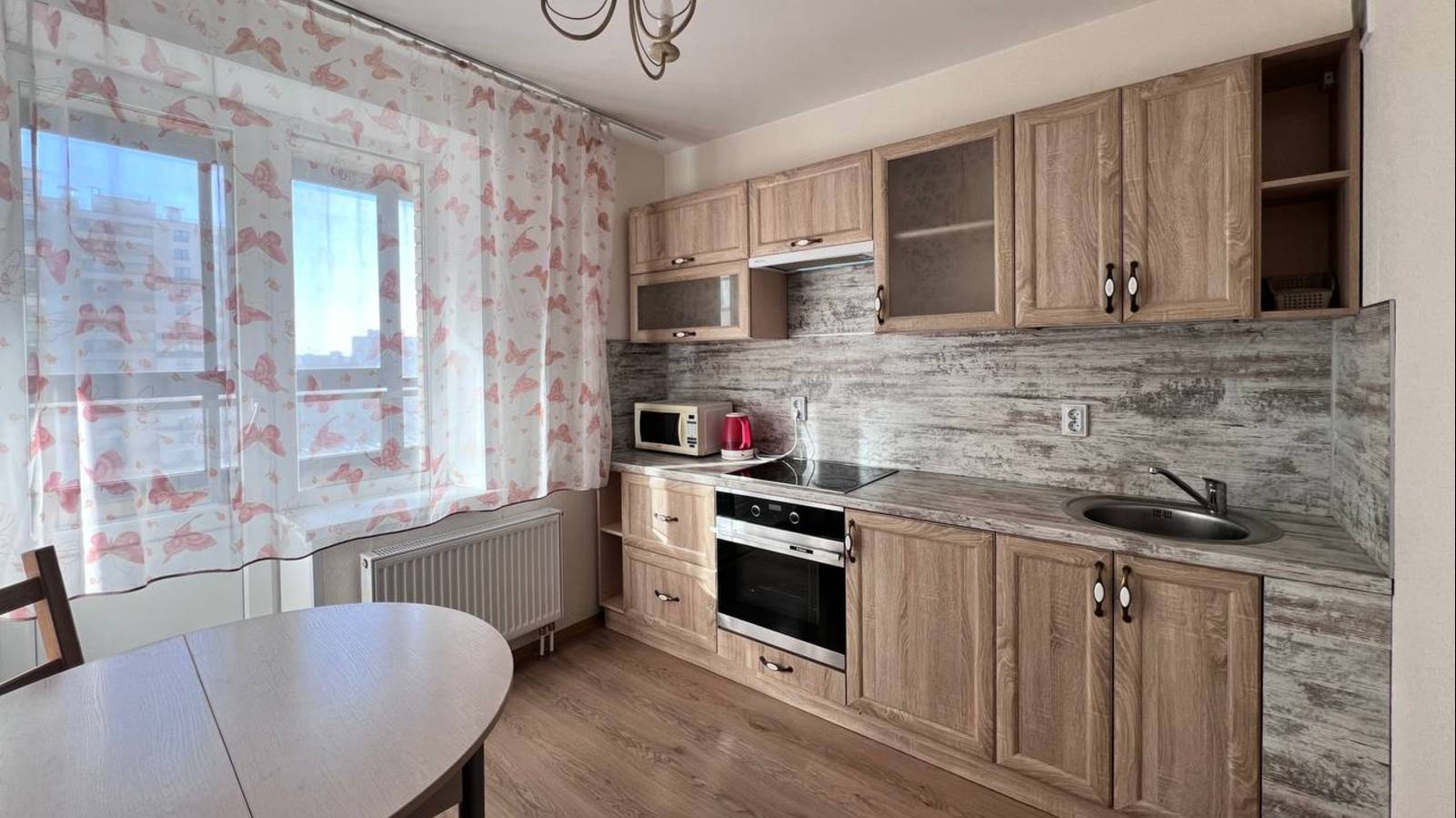 Сдаётся уютная, просторная и стильная квартира для комфортного проживания. смотреть онлайн