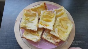 Слойки с яблоком. Советую всем это очень просто и вкусно.