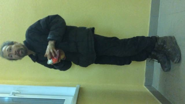 Бомж набирает код домофона НАУГАД :) смотреть онлайн