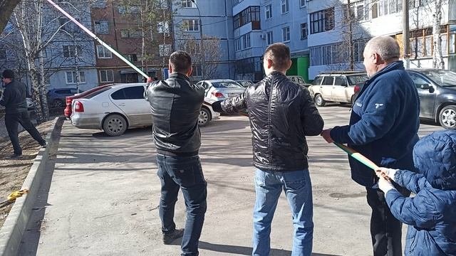 двор