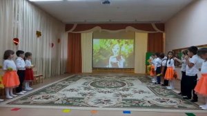 "Осень - золотинушка" (О. Воеводиной) муз.  рук-ль М. Зорина